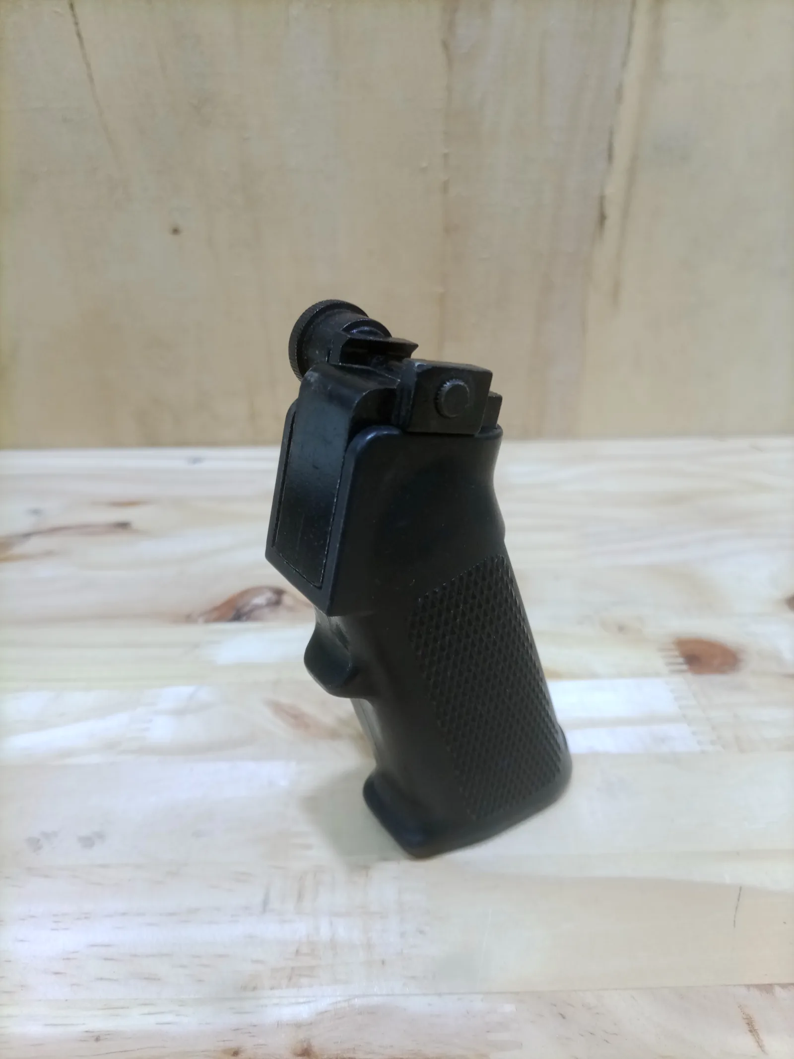Grip vertical type m4